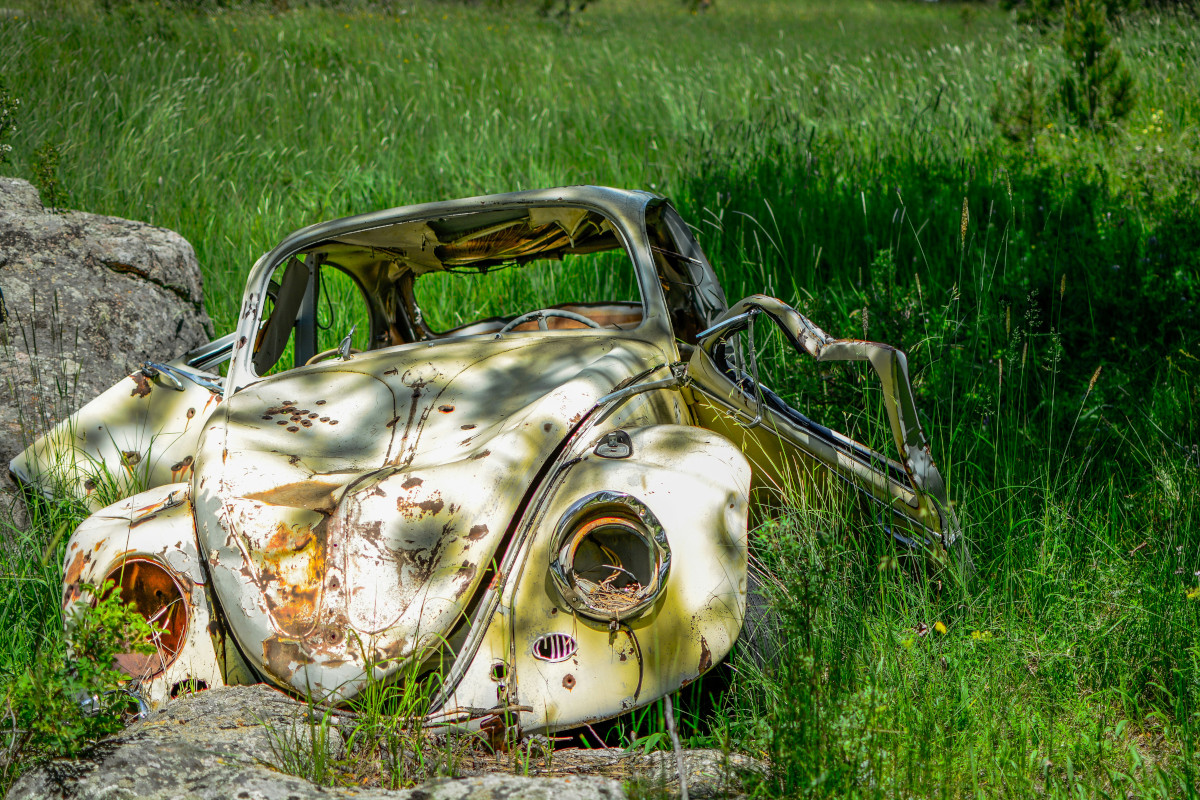 An abandoned car